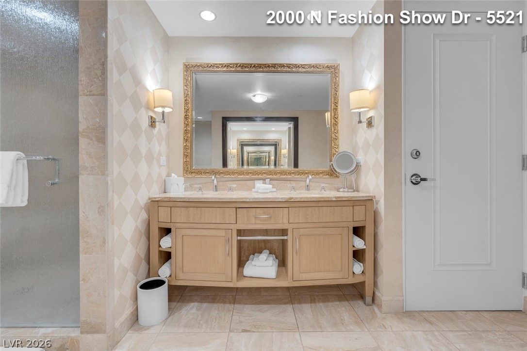 2000 Fashion Show Drive 5521 Las Vegas NV 89109