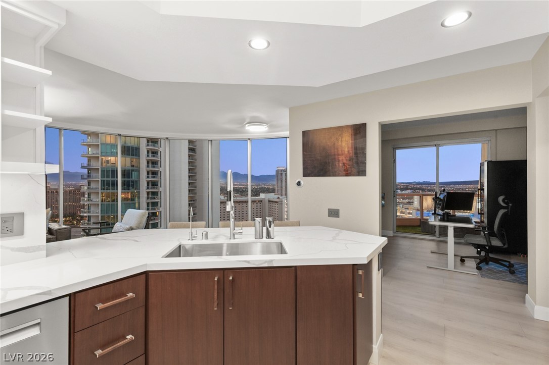 322 Karen Avenue 3108 Las Vegas NV 89109