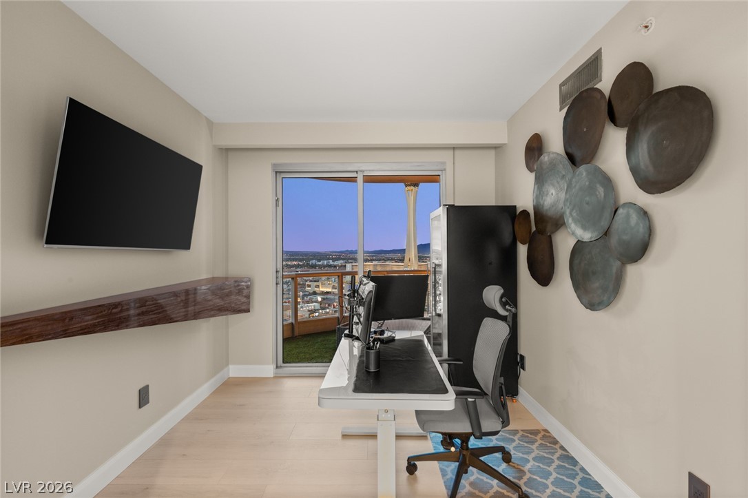 322 Karen Avenue 3108 Las Vegas NV 89109