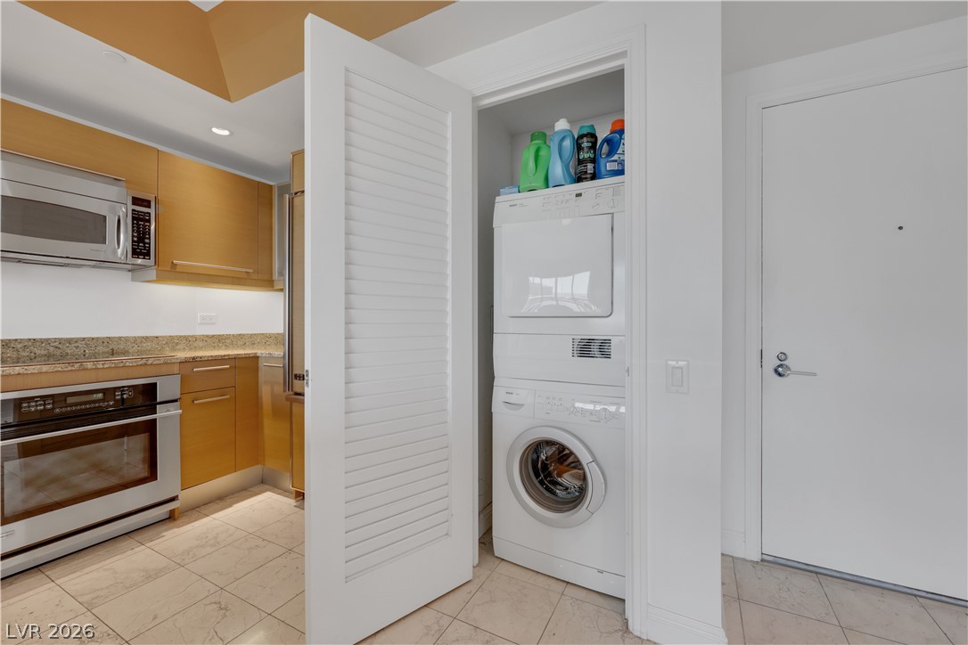322 Karen Avenue 1604 Las Vegas NV 89109