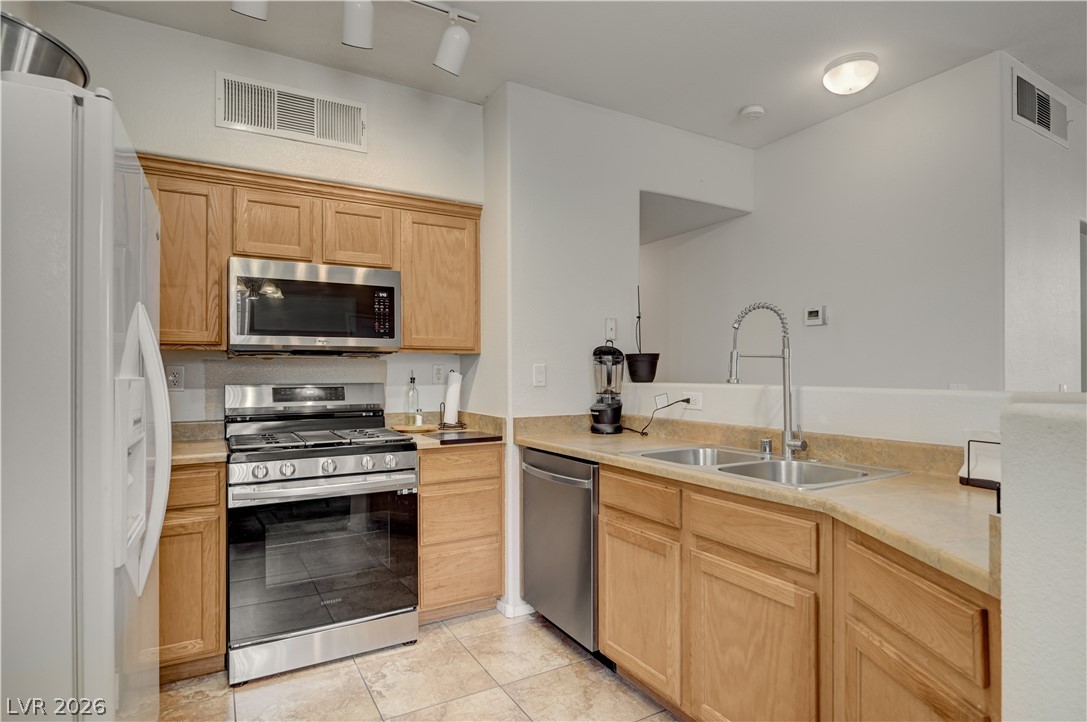 50 Aura De Blanco Street 11104 Henderson NV 89074