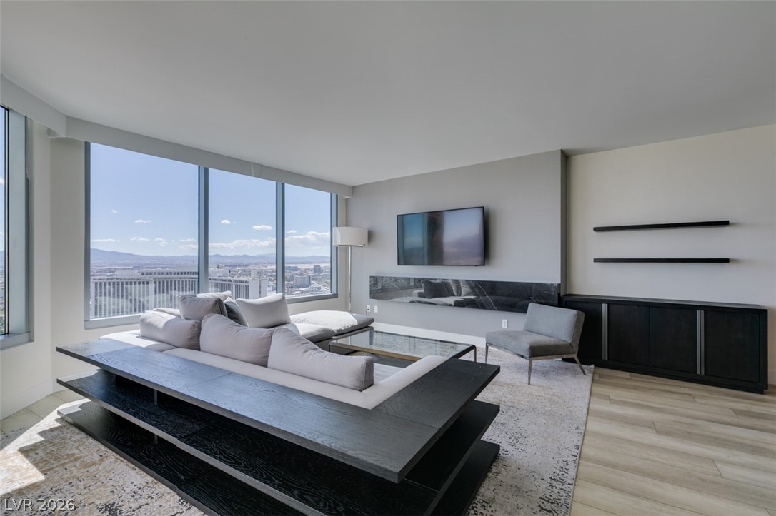 322 Karen Avenue 3902 Las Vegas NV 89109