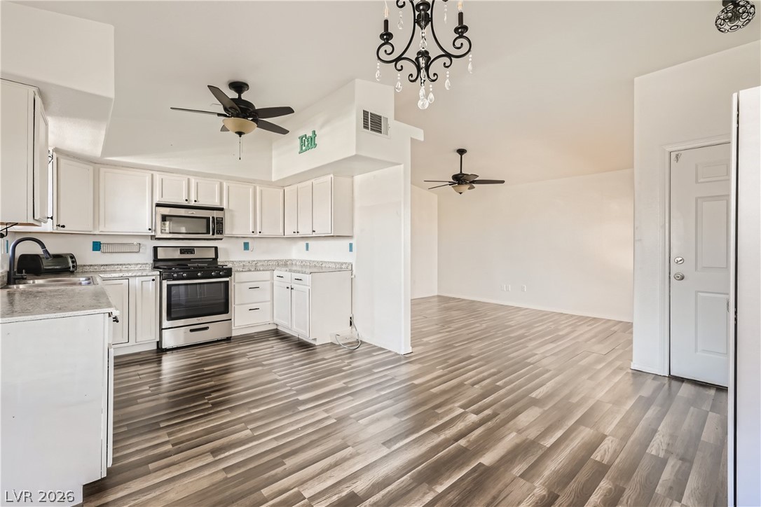 520 Arrowhead Trail 1424 Henderson NV 89015