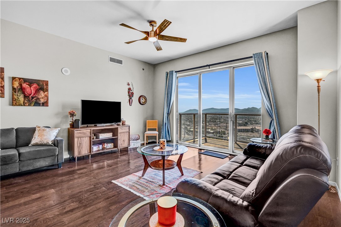 8255 Las Vegas Boulevard 1715 Las Vegas NV 89123