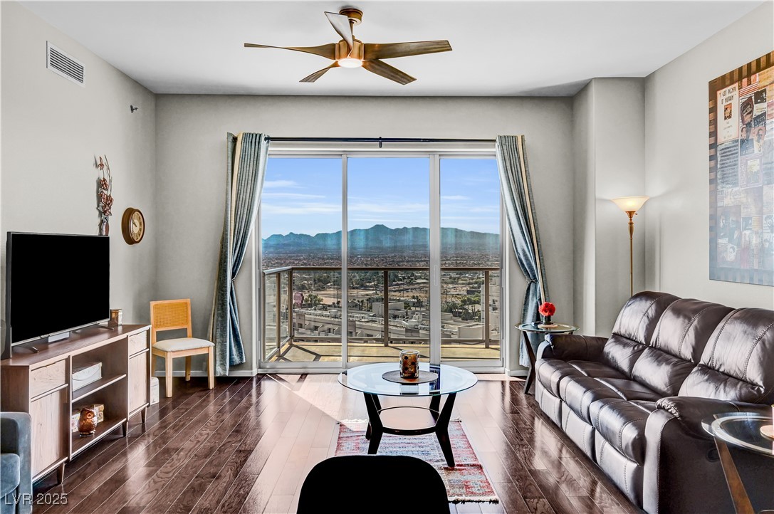 8255 Las Vegas Boulevard 1715 Las Vegas NV 89123