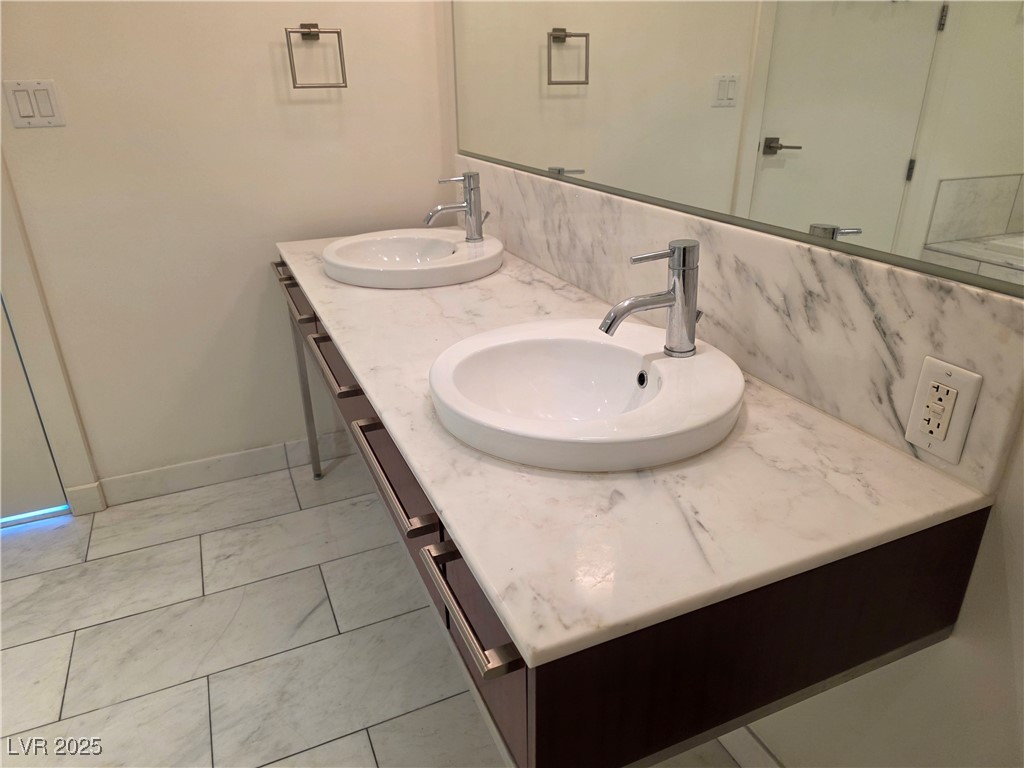 4471 Dean Martin Drive 1104 Las Vegas NV 89103