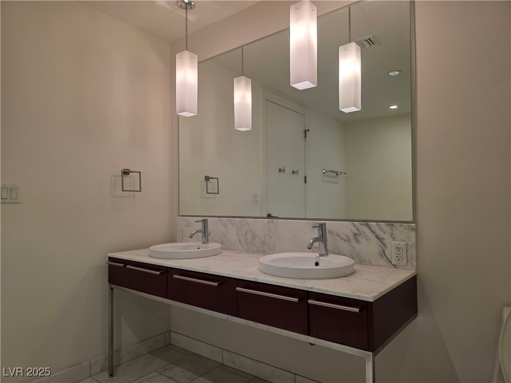 4471 Dean Martin Drive 1104 Las Vegas NV 89103