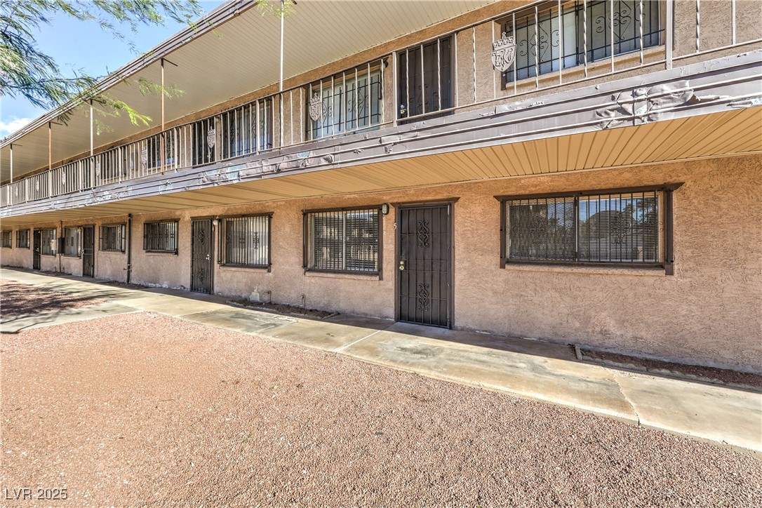 3720 Royal Crest Street 4 & 5 Las Vegas NV 89119