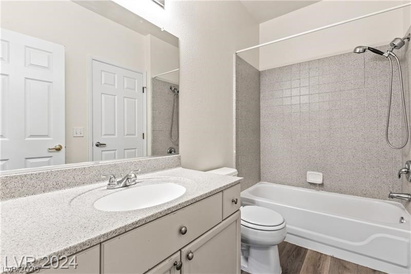 352 Amber Pine Street 201 Las Vegas NV 89144