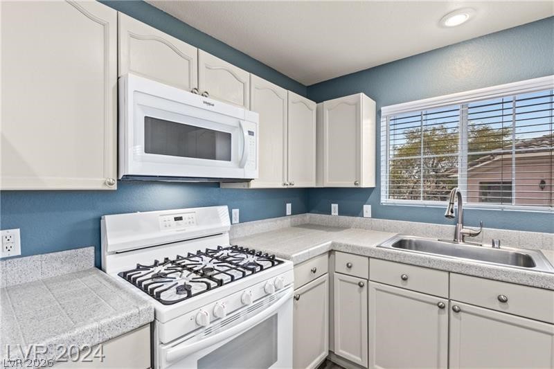 352 Amber Pine Street 201 Las Vegas NV 89144