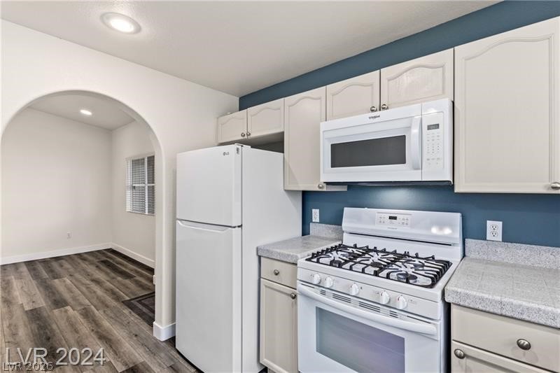 352 Amber Pine Street 201 Las Vegas NV 89144