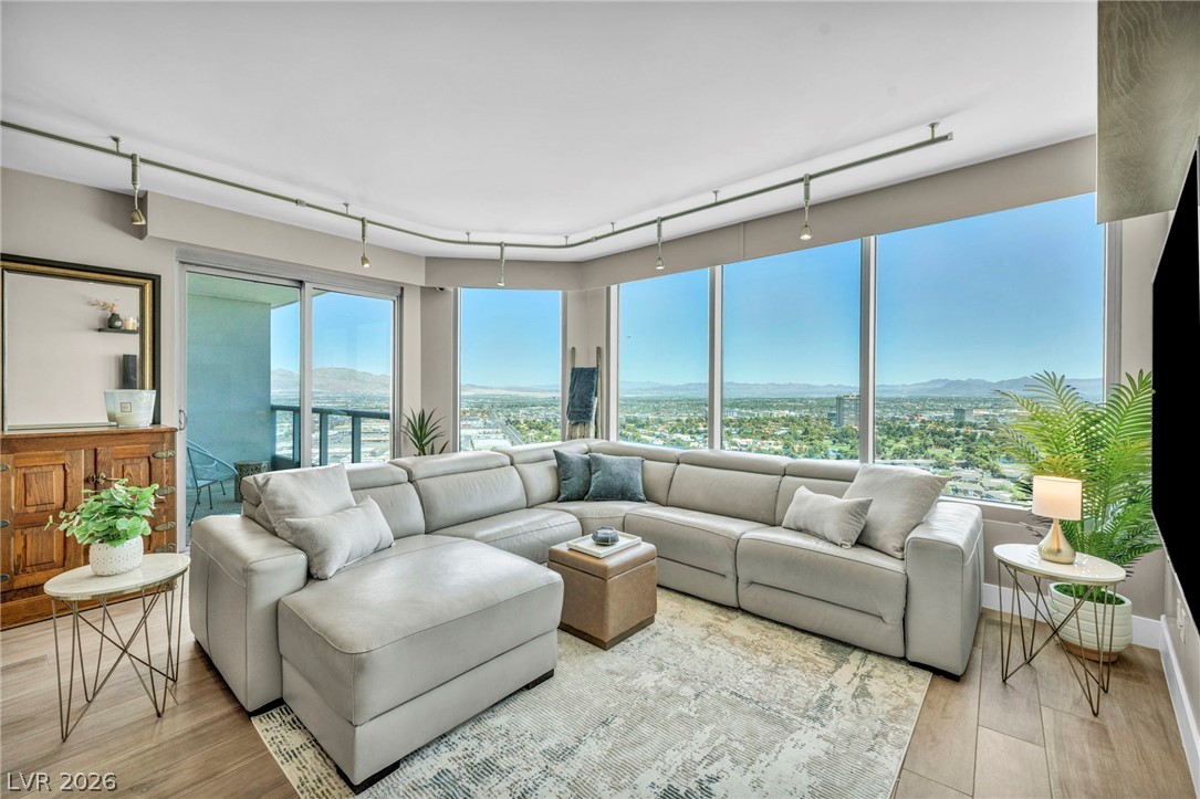 322 Karen Avenue 2902 Las Vegas NV 89109