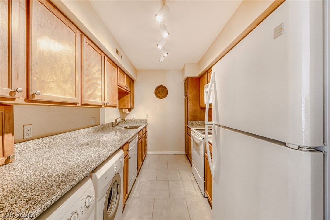 668 Oakmont Avenue 1706 Las Vegas NV 89109
