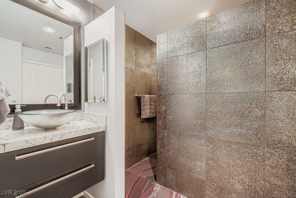 8255 Las Vegas Boulevard 1503 Las Vegas NV 89123