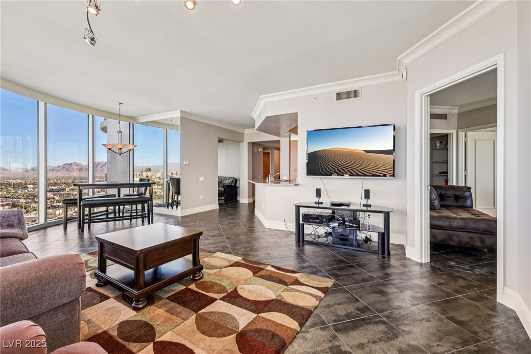 222 Karen Avenue 2608 Las Vegas NV 89109