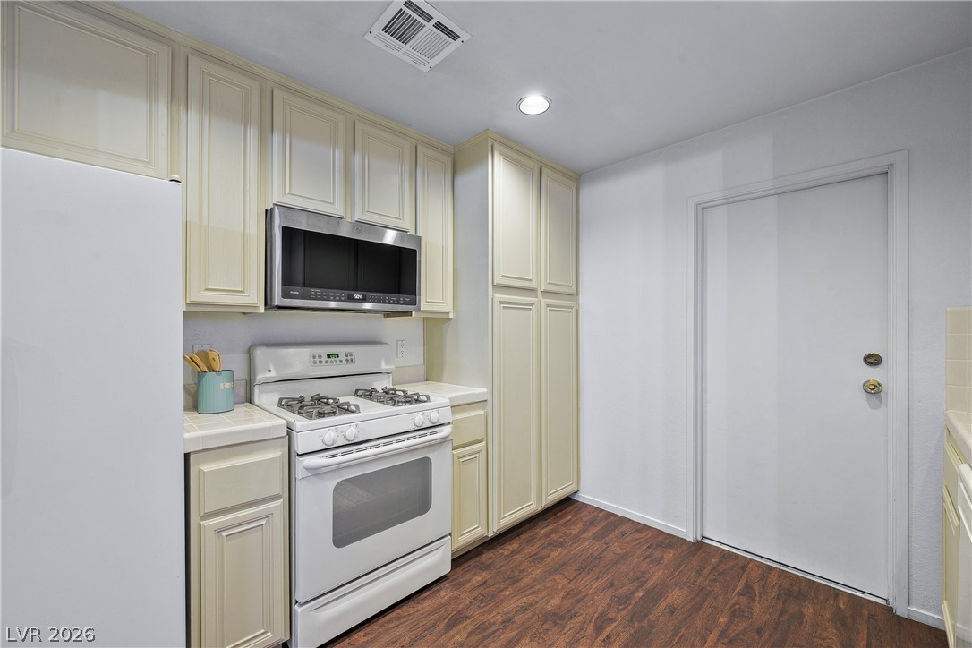 5424 Comchec Way 103 Las Vegas NV 89108