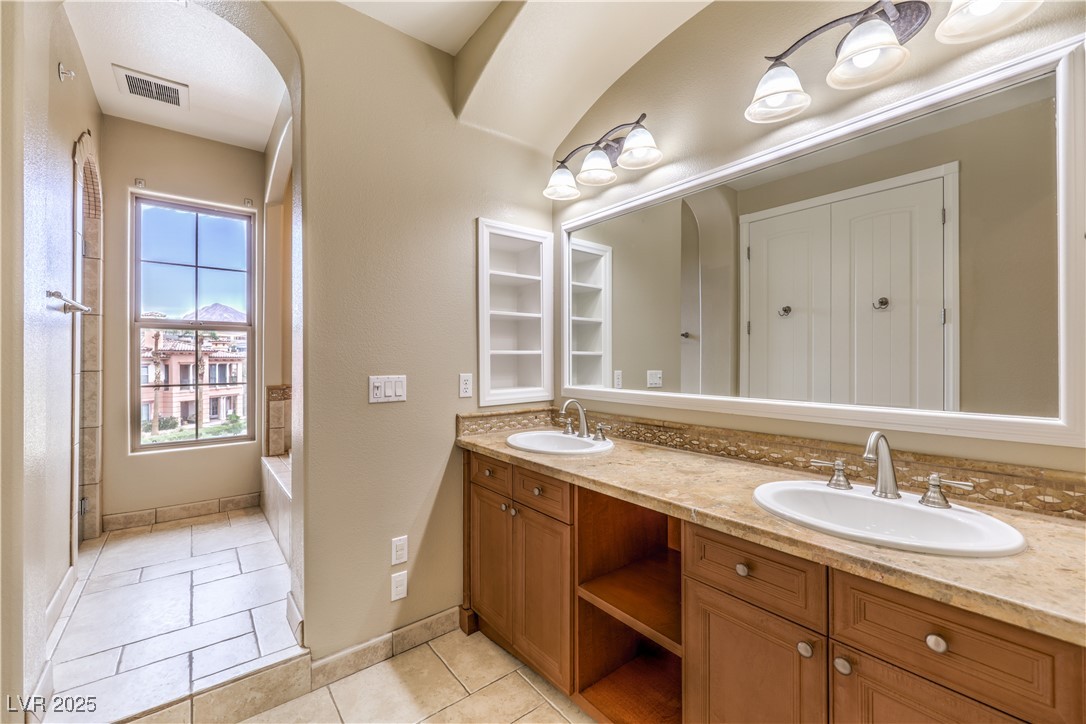 10 Via Vasari 3105 Henderson NV 89011