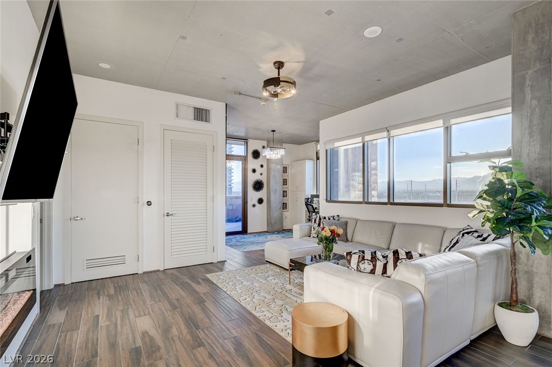 353 East Bonneville Avenue 729 Las Vegas NV 89101
