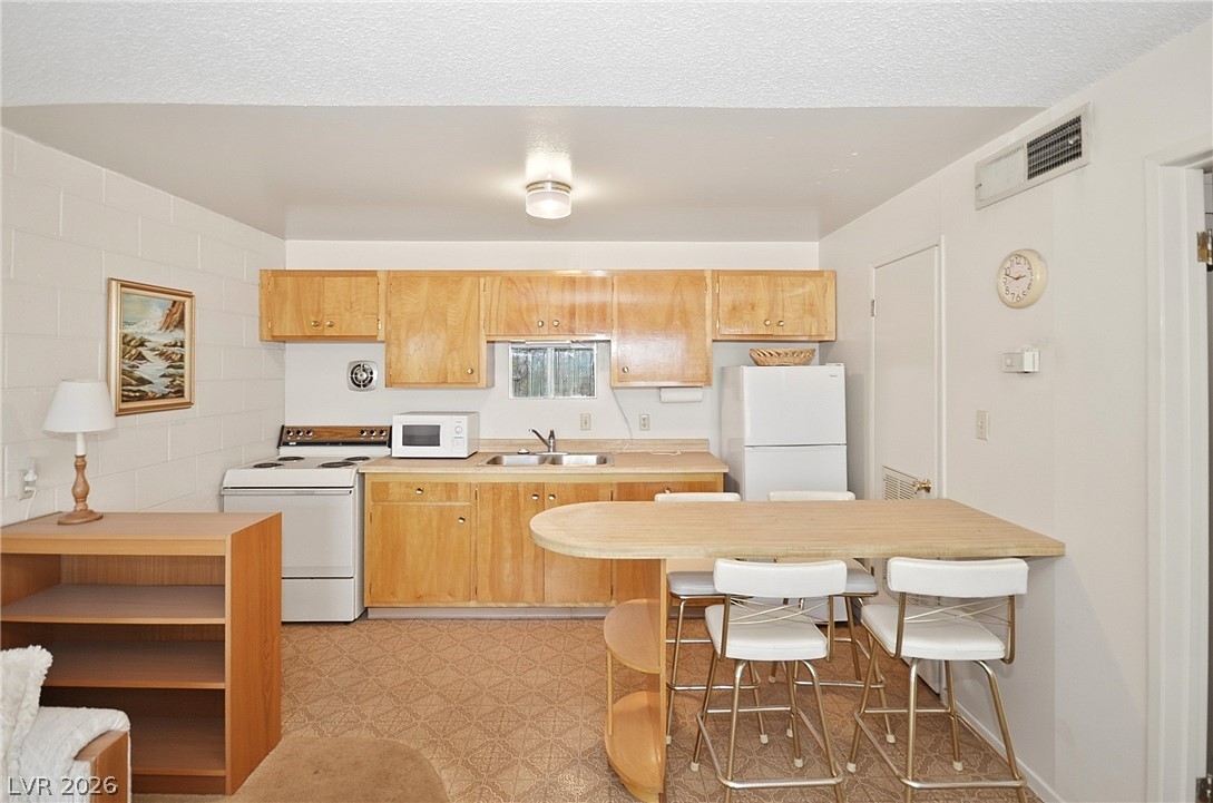 3720 Royal Crest Street 21 Las Vegas NV 89119