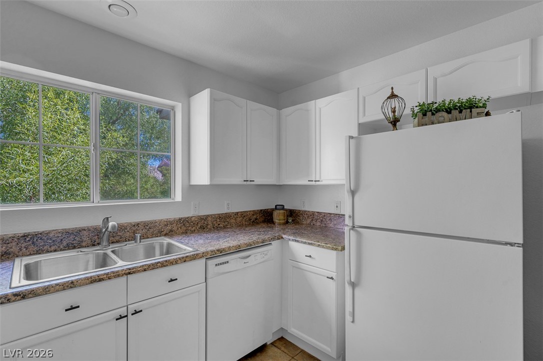 353 Amber Pine Street 203 Las Vegas NV 89144