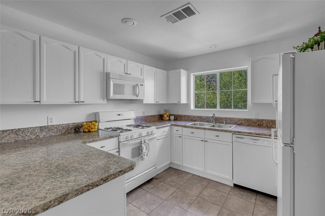 353 Amber Pine Street 203 Las Vegas NV 89144