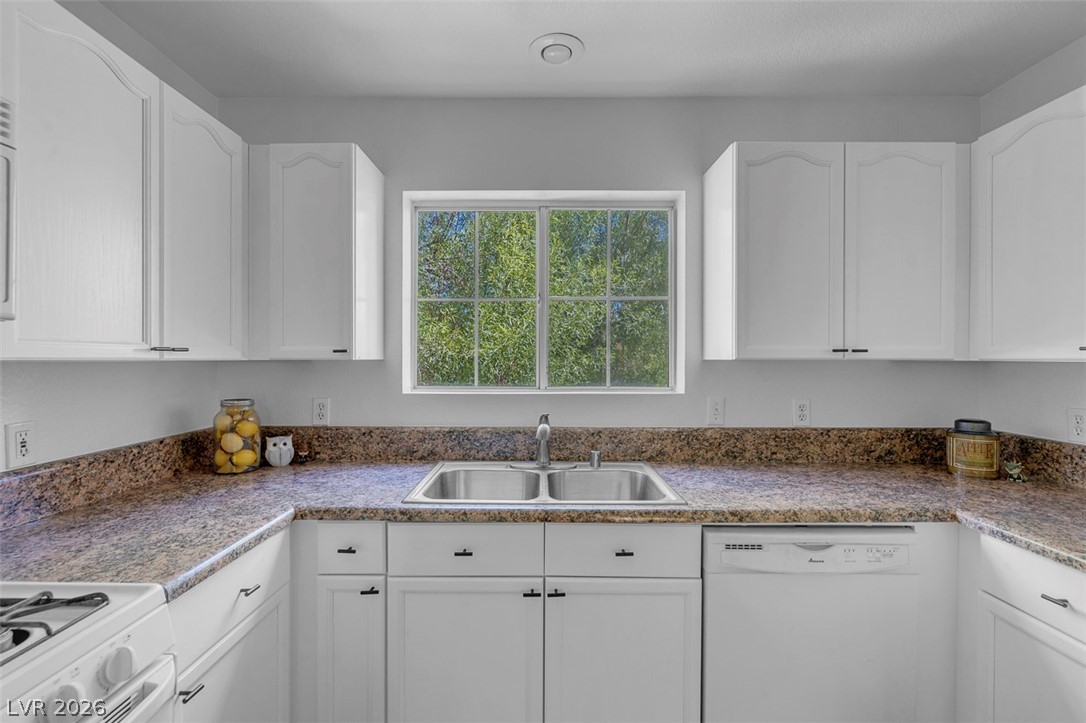 353 Amber Pine Street 203 Las Vegas NV 89144