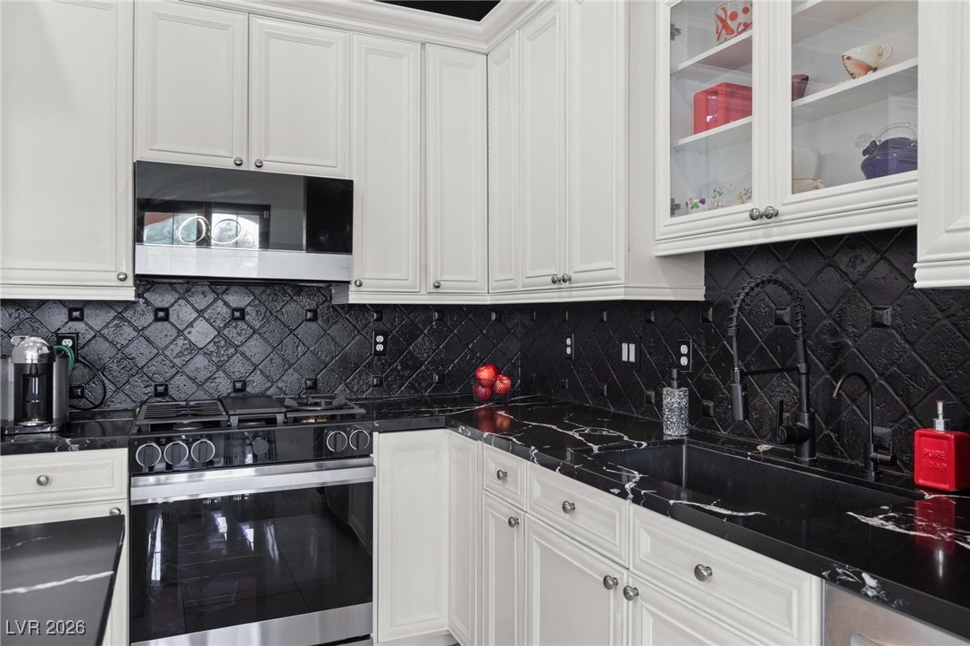 30 Via Vasari 102 Henderson NV 89011