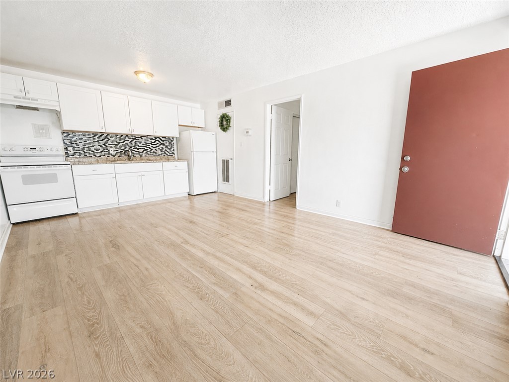 3720 Royal Crest Street 15 Las Vegas NV 89119