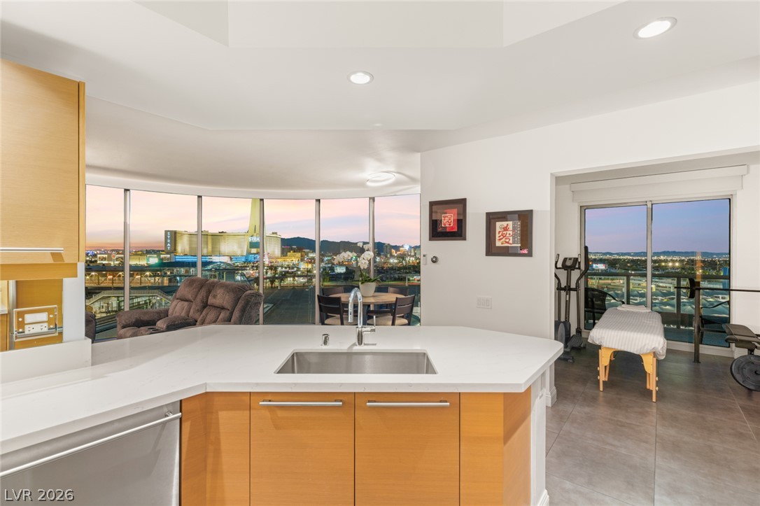 222 Karen Avenue 708 Las Vegas NV 89109