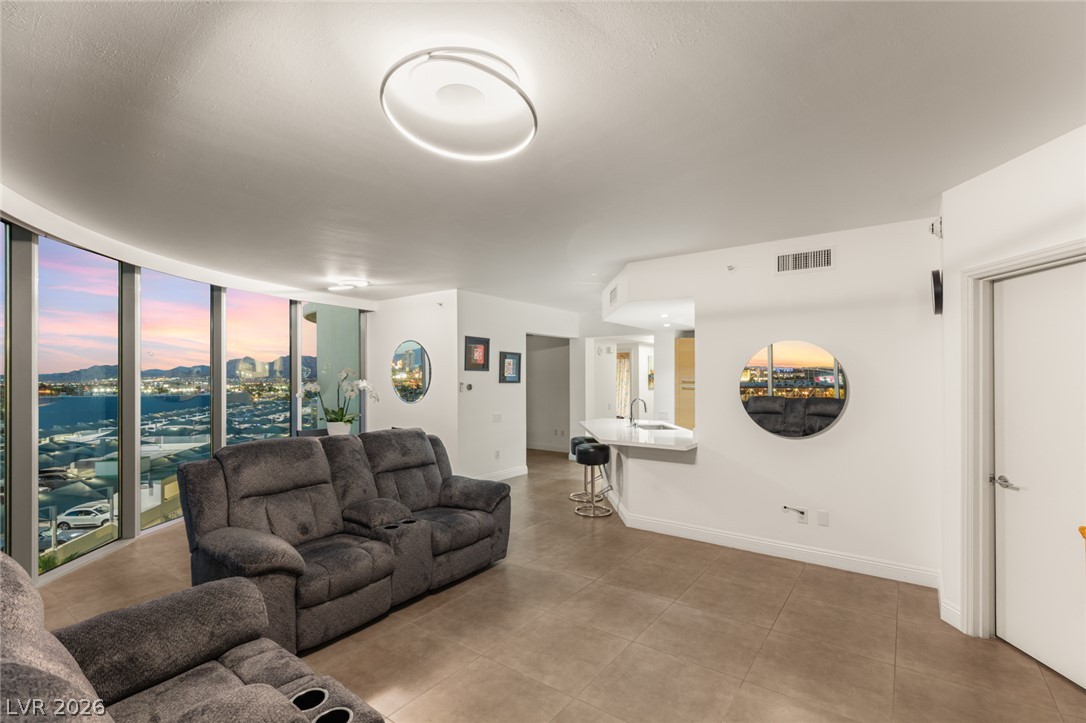 222 Karen Avenue 708 Las Vegas NV 89109