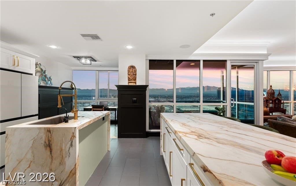 4575 Dean Martin Drive 2806 Las Vegas NV 89103
