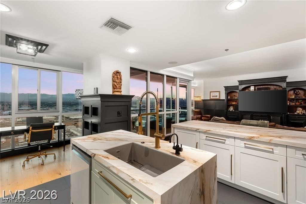 4575 Dean Martin Drive 2806 Las Vegas NV 89103