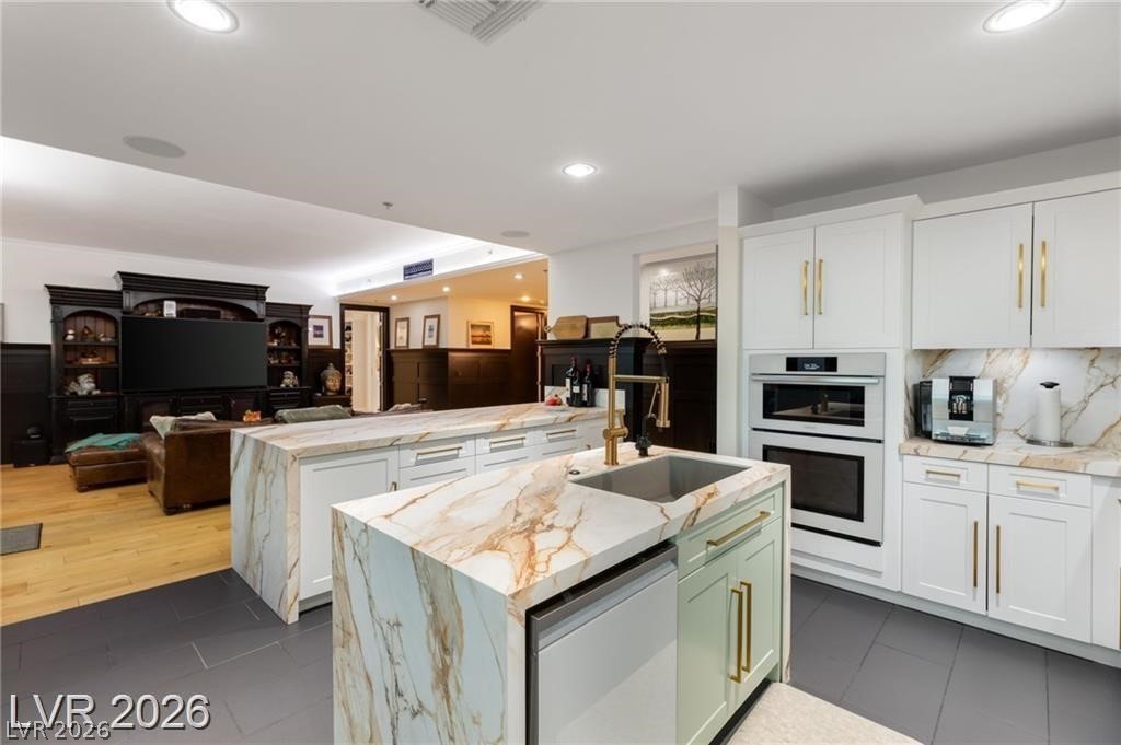 4575 Dean Martin Drive 2806 Las Vegas NV 89103