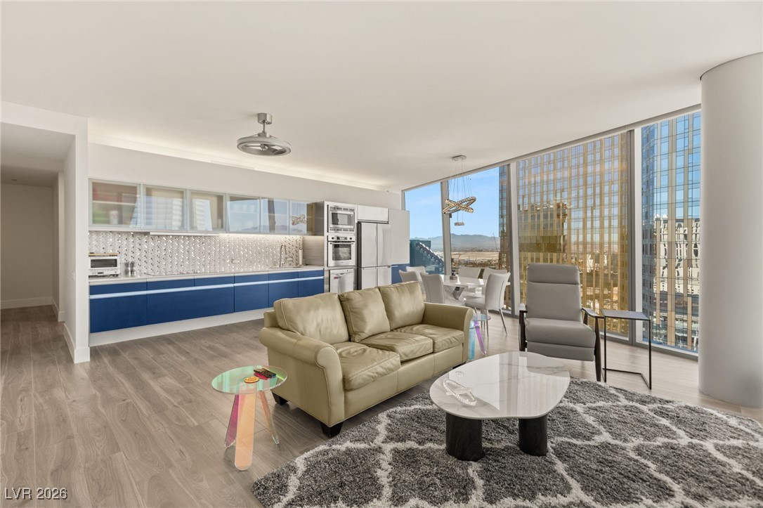 3722 Las Vegas Boulevard 2212 Las Vegas NV 89158