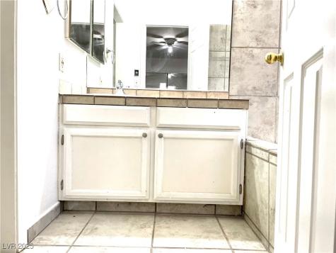 5086 Jeffreys Street 201 Las Vegas NV 89119