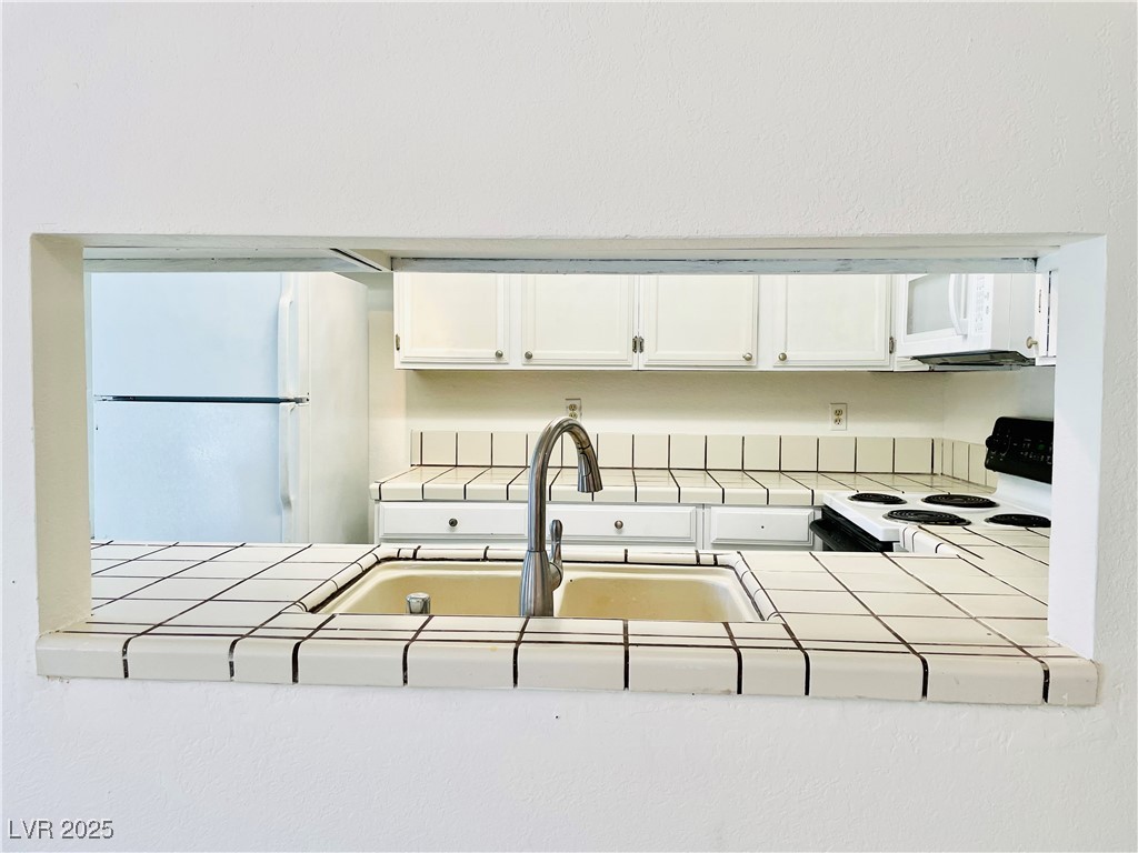 5086 Jeffreys Street 201 Las Vegas NV 89119