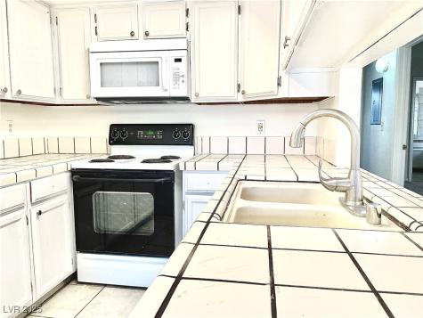 5086 Jeffreys Street 201 Las Vegas NV 89119