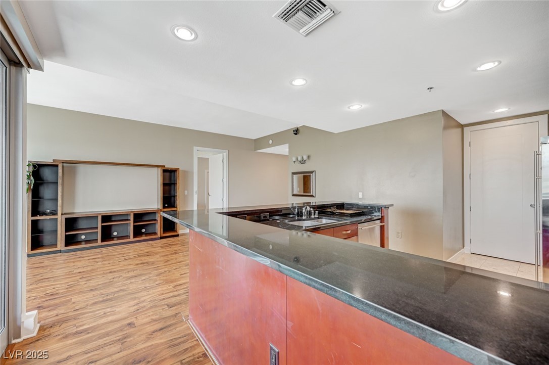 4575 Dean Martin Drive 806 Las Vegas NV 89103
