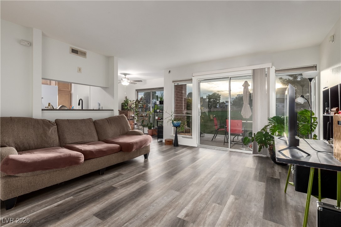 2879 Geary Place 2813 Las Vegas NV 89109