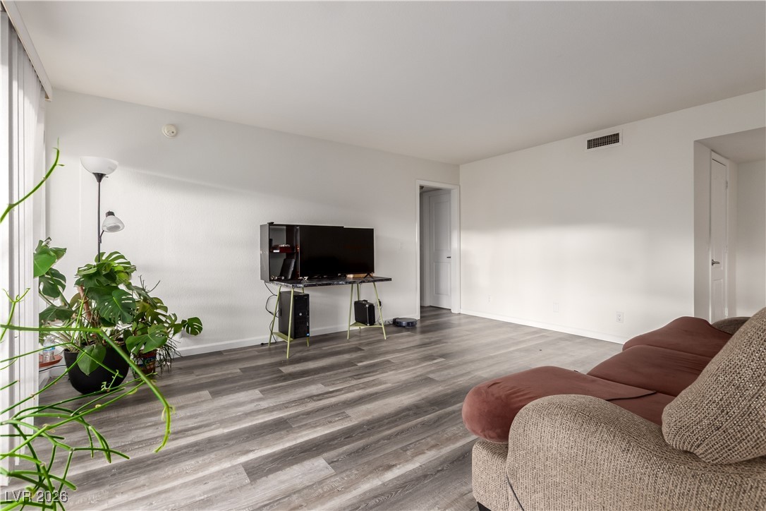 2879 Geary Place 2813 Las Vegas NV 89109