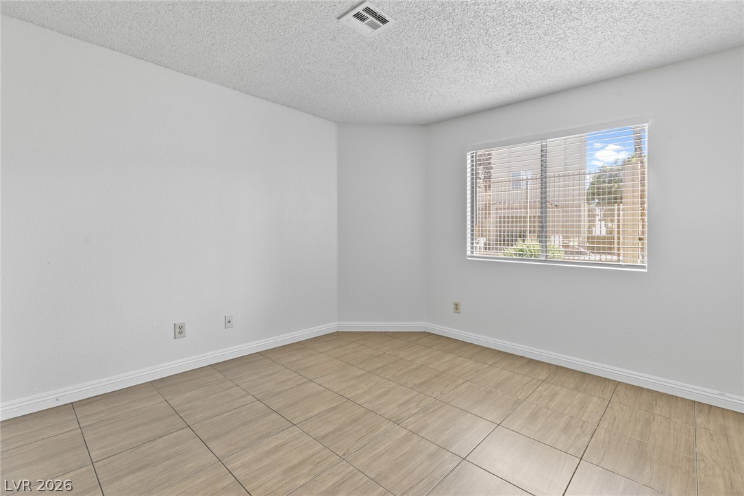 6863 Tamarus Street 101 Las Vegas NV 89119