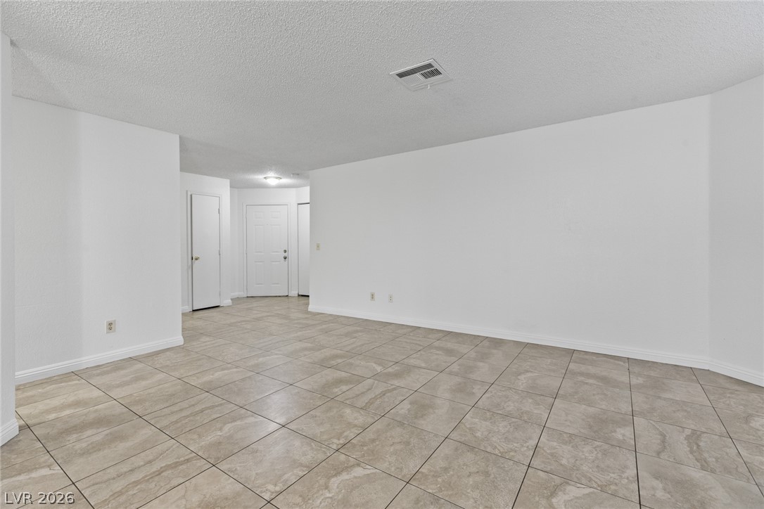 6863 Tamarus Street 101 Las Vegas NV 89119