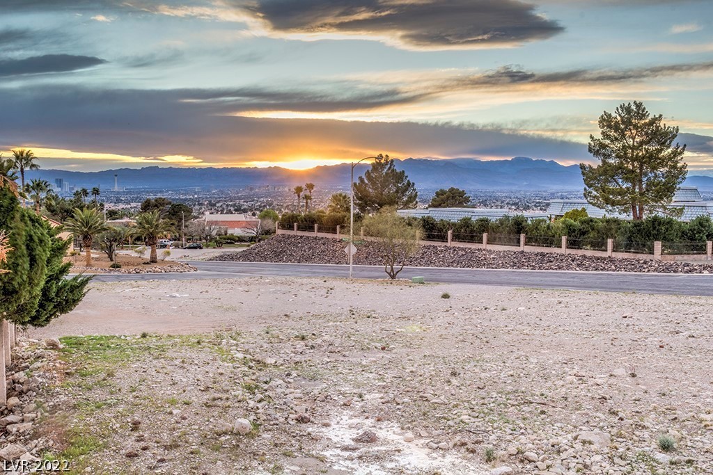 6881 Mountridge Drive Las Vegas NV 89110