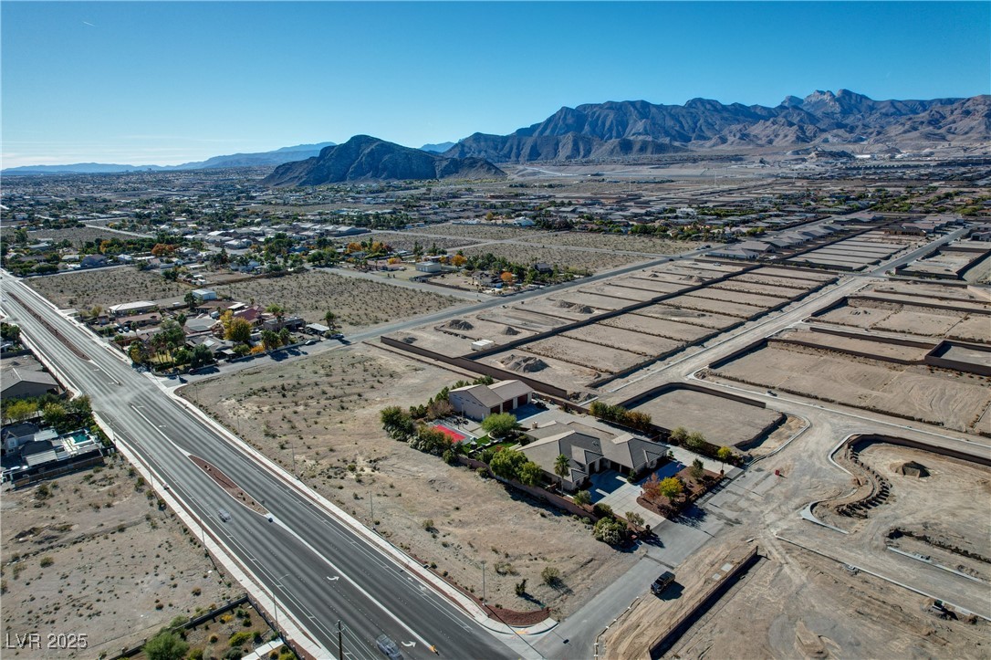 Fort Apache Between Stephen & Hammer Las Vegas NV 89149