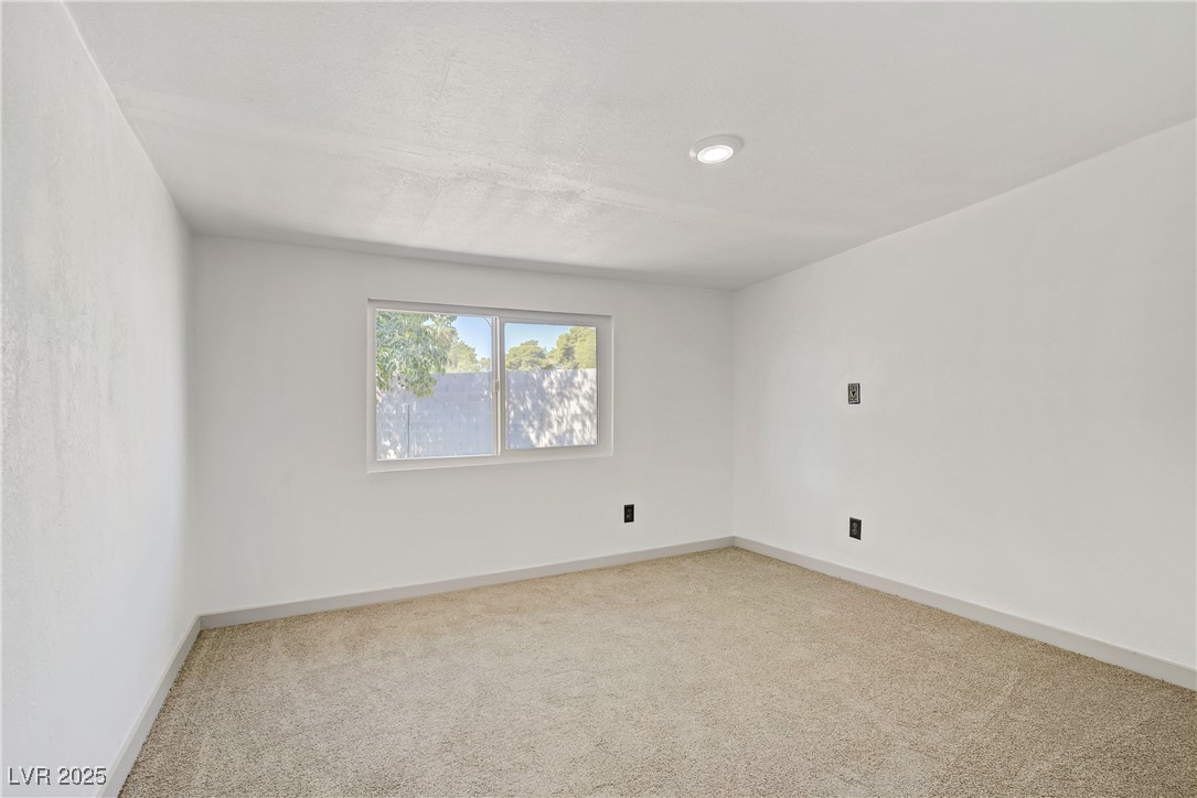 153 Sir Thomas Drive Las Vegas NV 89110
