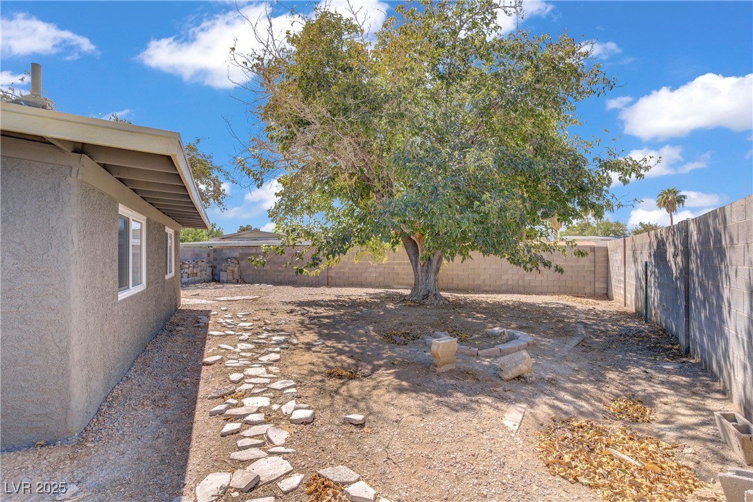 153 Sir Thomas Drive Las Vegas NV 89110