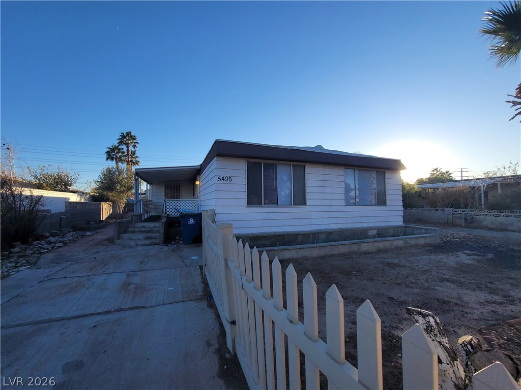 5495 Everglade Street Las Vegas NV 89142