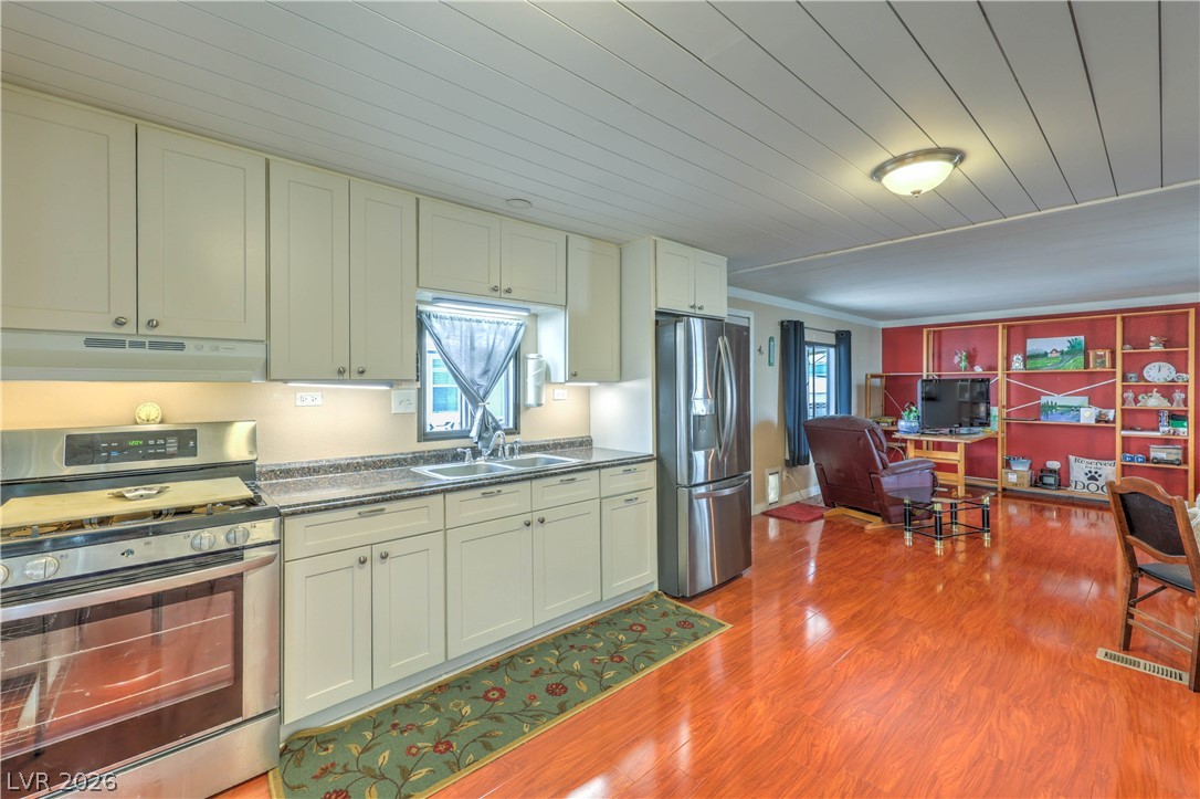 3472 Katmai Drive Las Vegas NV 89122
