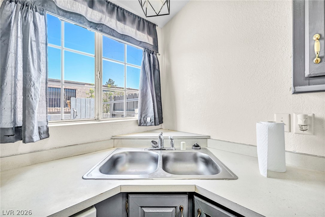 6062 Carlsbad Avenue Las Vegas NV 89156
