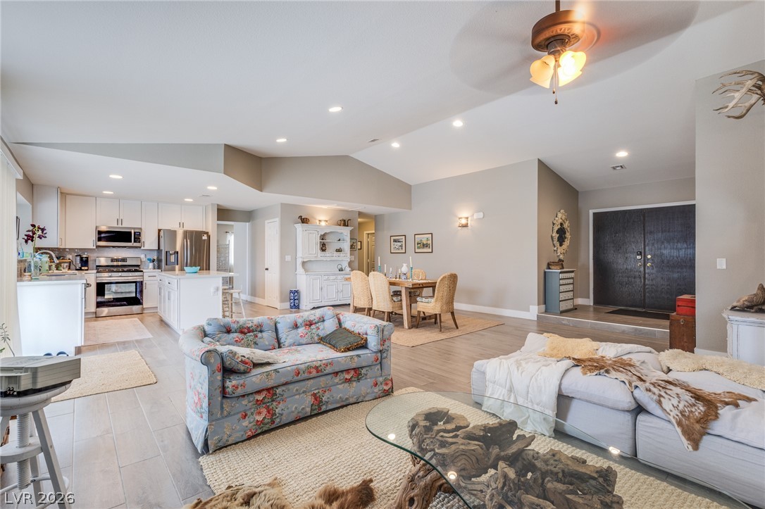 3249 Palmdesert Way Las Vegas NV 89120